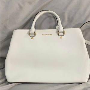 White Michael Kors purse with gold accents